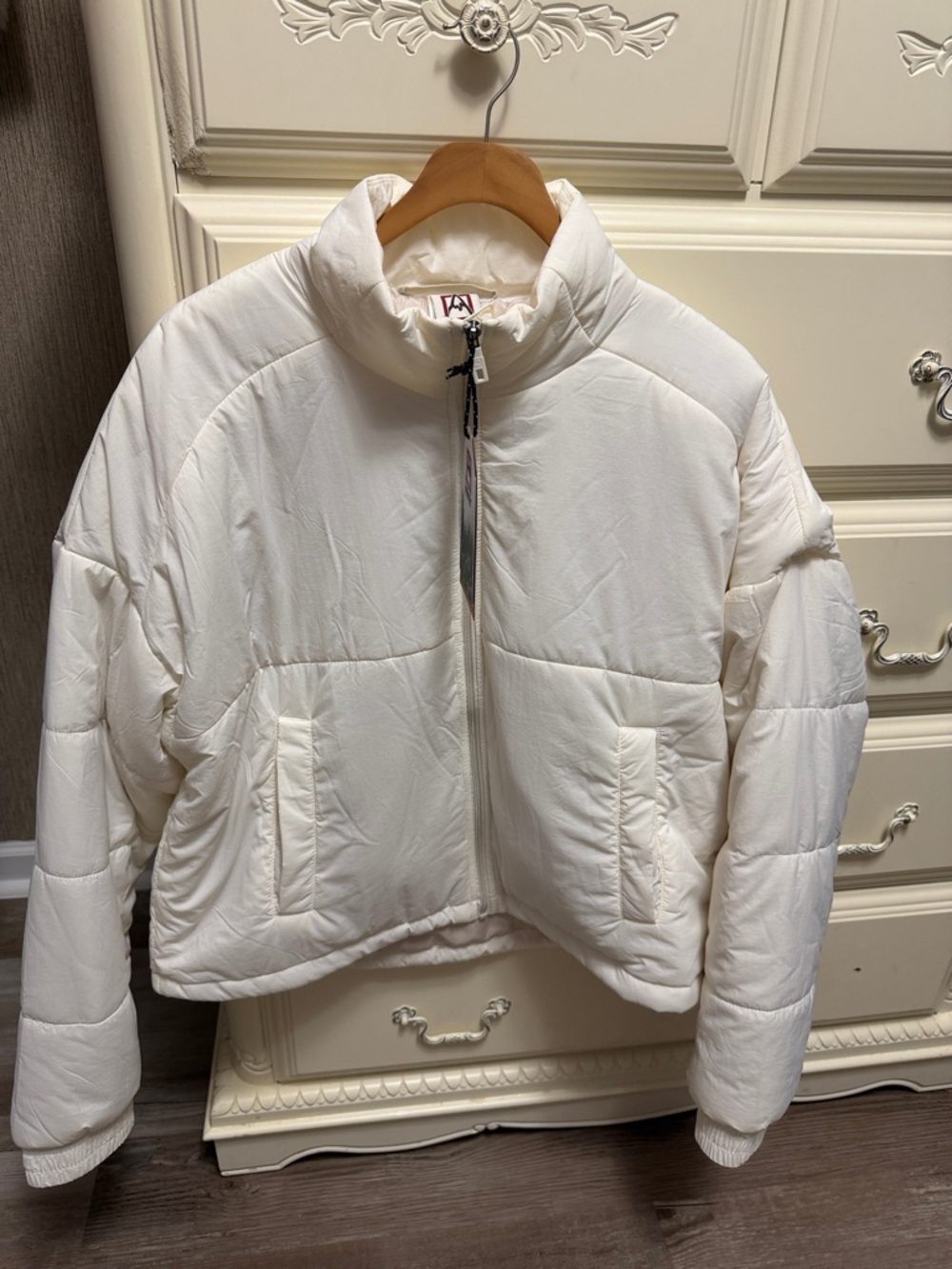 NWT Avalanche Lightweight White/Cream Puffer Jacket